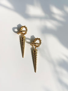 Studio metallurgy Shell Spear Earrings