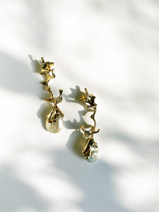Limited Edition Studio Metallurgy Sea horse pearl earrings 