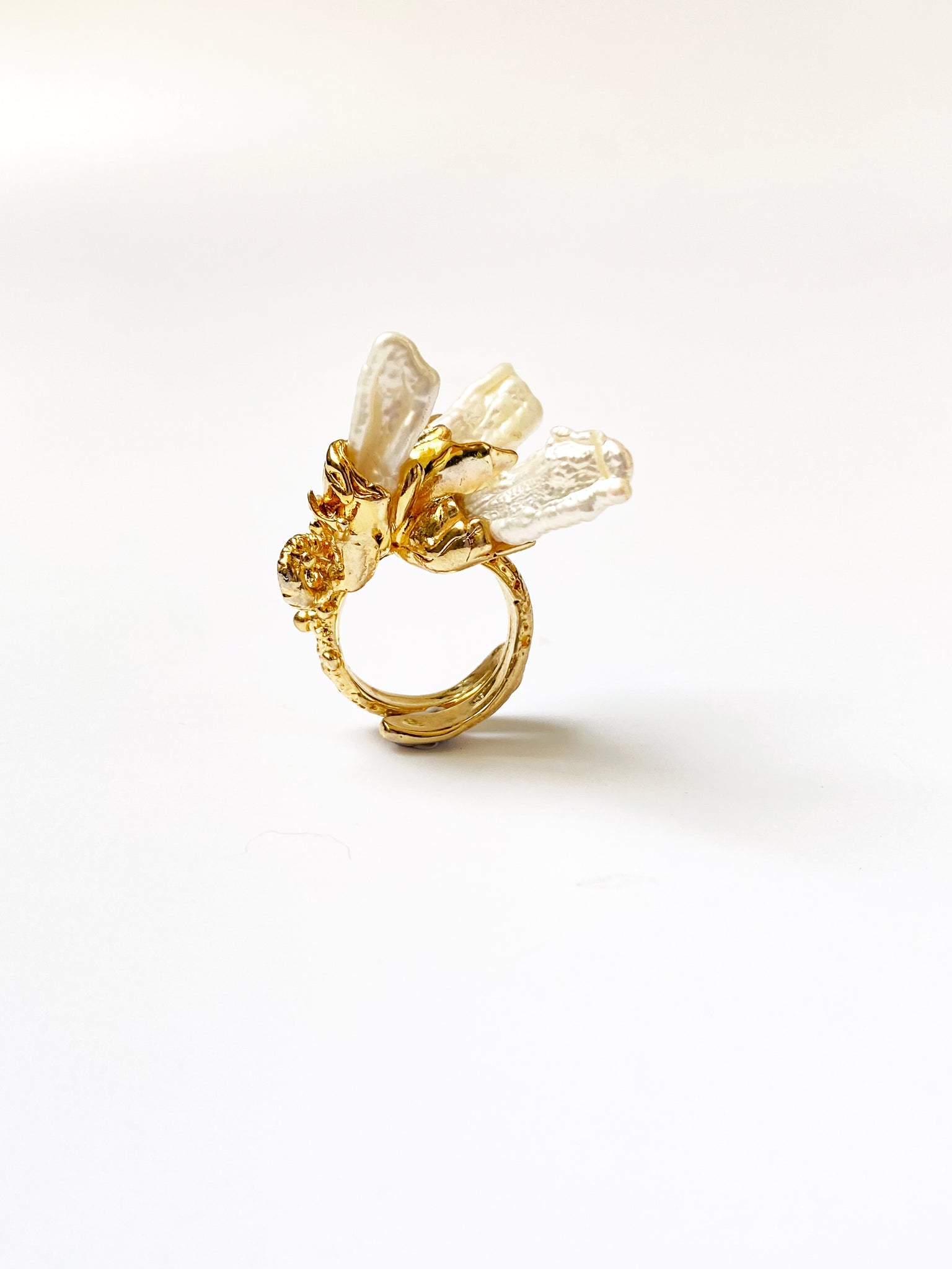 Pearl Treasure Ring 03