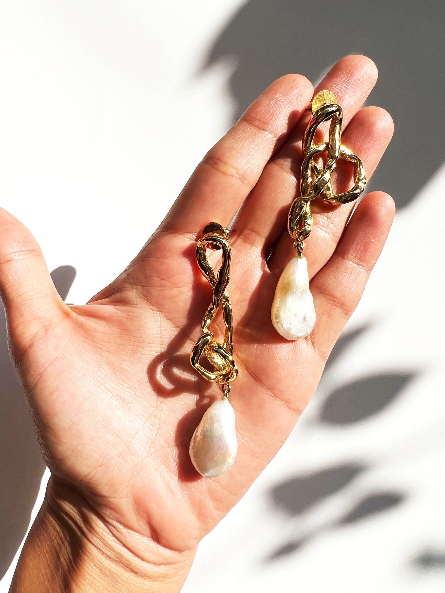 Knotty pearl Earrings studio metallurgy reborn collection